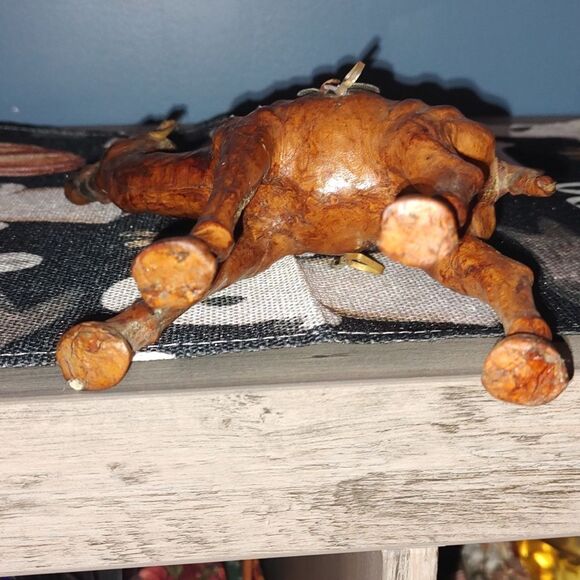 Camel hand carved wooden vintage figurine with leather saddle - Picture 5 of 5